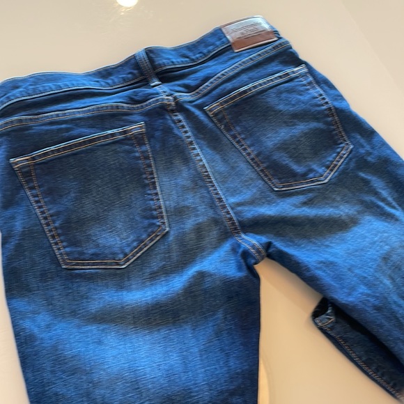 Abercrombie and fitch distressed jeans. Darker blue size 33-32 - Picture 4 of 5